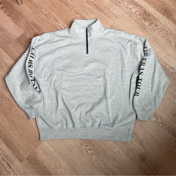 Taylor Swift Eras Tour 2023 Gray Quarter Zip Large Sweatshirt Limited NEW - Picture 1 of 10
